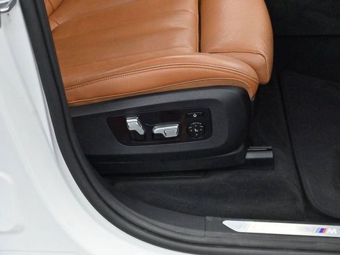 Used 2019 BMW X7 xDrive50i w/ M Sport Package AWD/4WD image 41