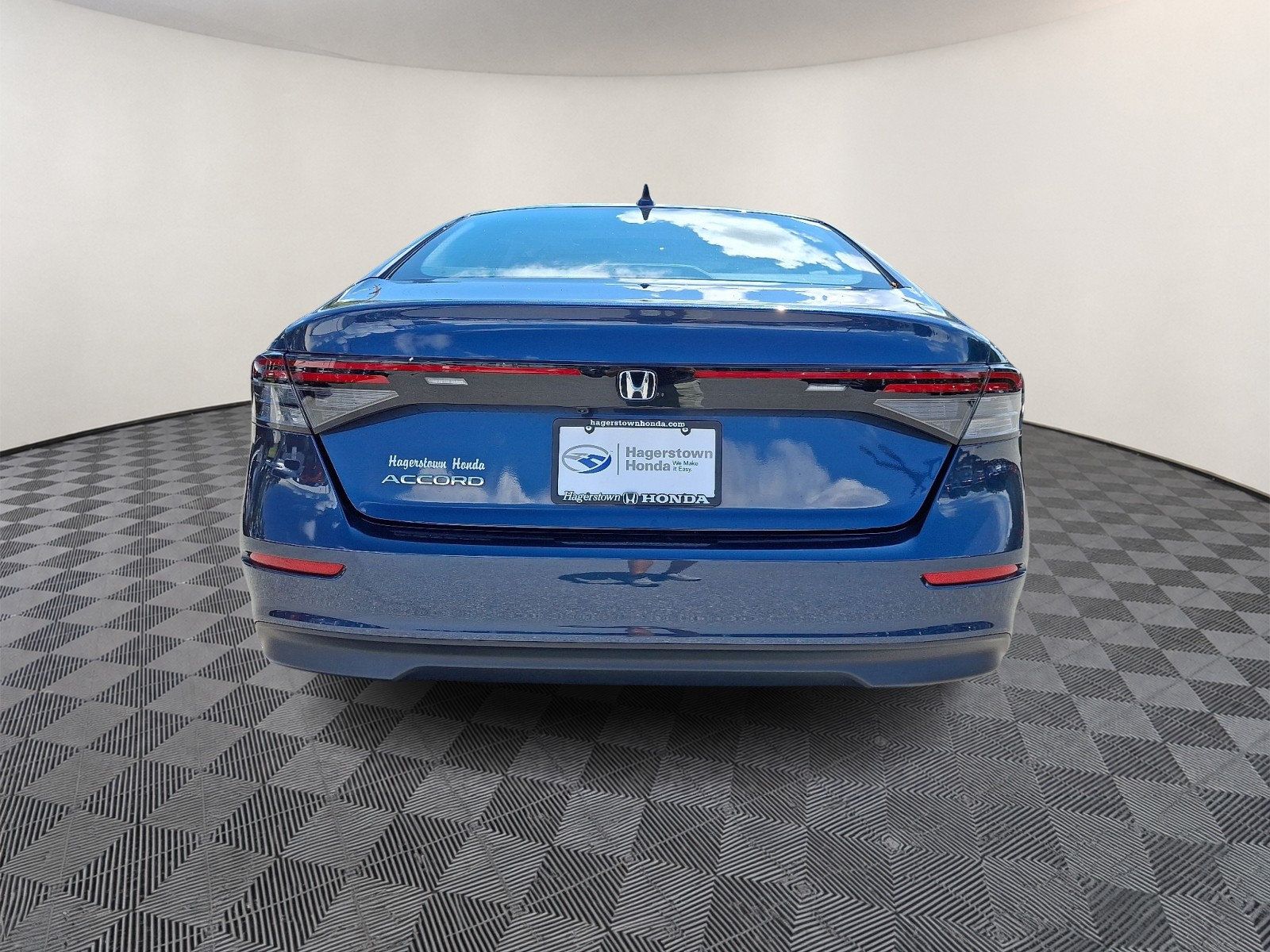 Used 2023 Honda Accord EX image 5