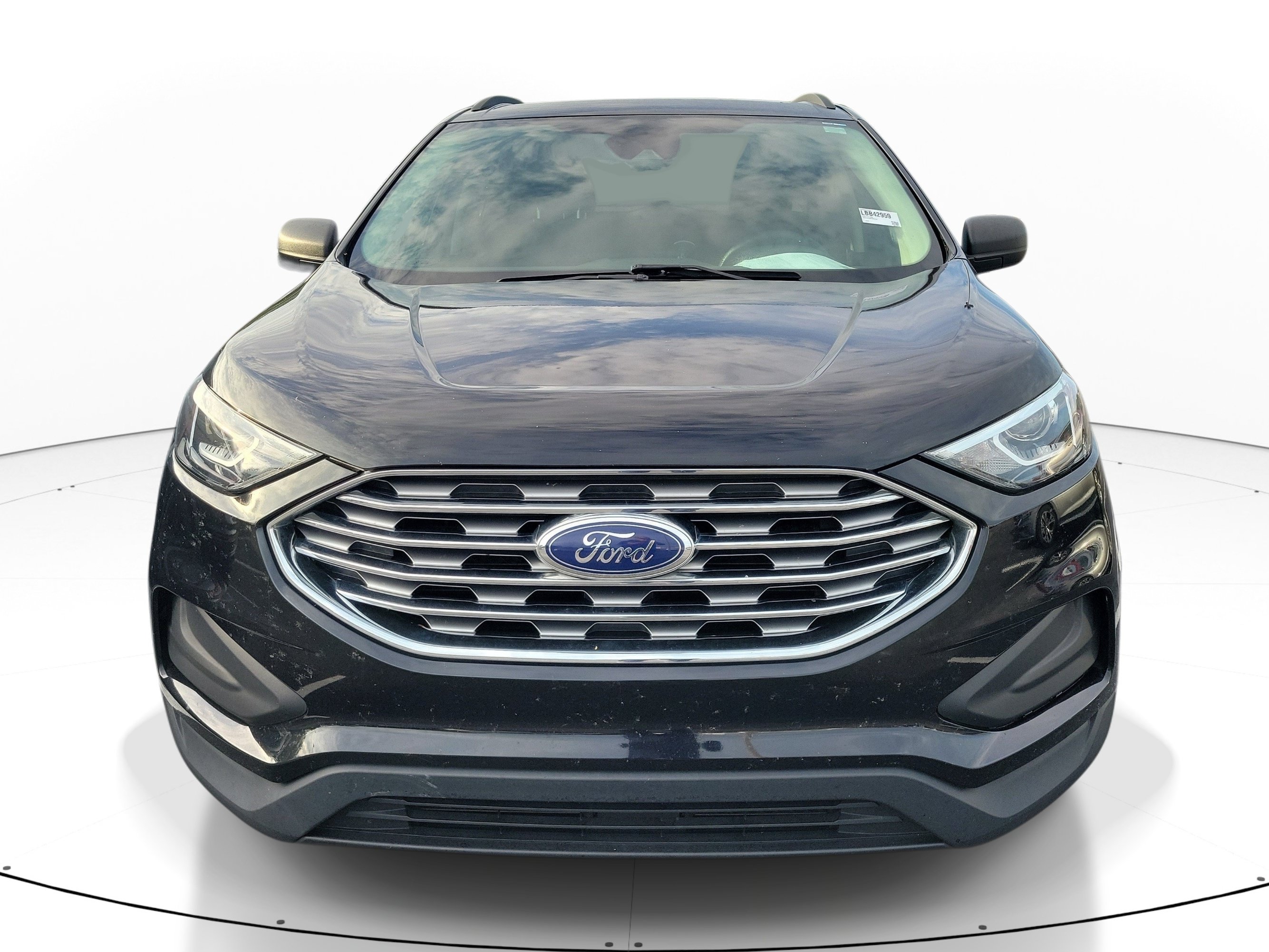 Used 2020 Ford Edge SE FWD image 2
