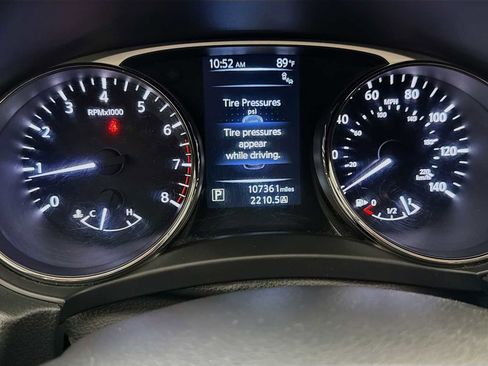 Used 2016 Nissan Rogue SV w/ SV Premium Package AWD/4WD image 10