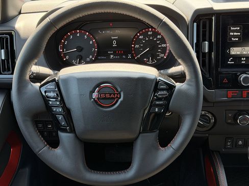 Used 2025 Nissan Frontier PRO-4X w/ Pro Convenience Package image 13