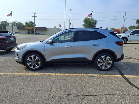 Used 2023 Ford Escape Platinum image 8