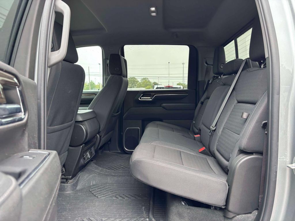 Used 2024 Chevrolet Silverado 2500 LT w/ All Star Edition AWD/4WD image 17