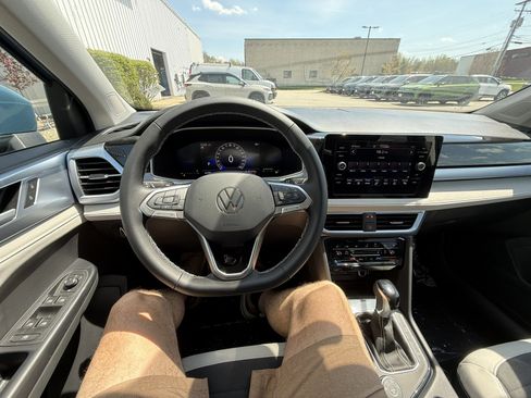 New 2026 Volkswagen Taos SE AWD/4WD image 12