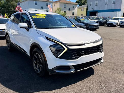 Used 2025 Kia Sportage LX FWD image 2