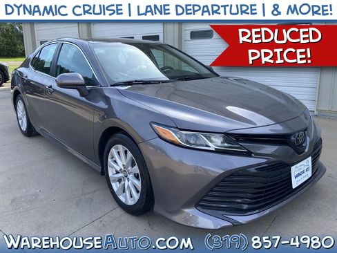 Used 2019 Toyota Camry LE FWD image 1