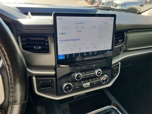 Used 2023 Ford Expedition XLT image 12