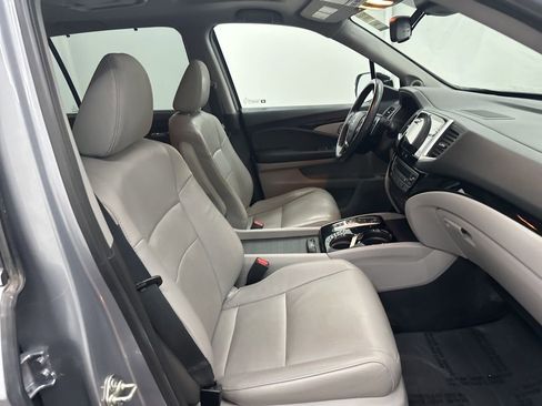Used 2017 Honda Pilot Touring image 32