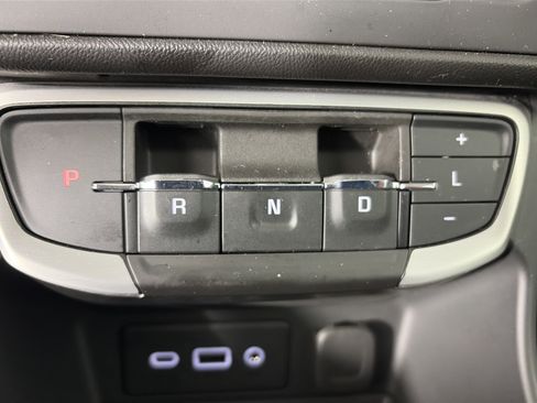 Used 2023 GMC Terrain SLE w/ Driver Convenience Package image 23