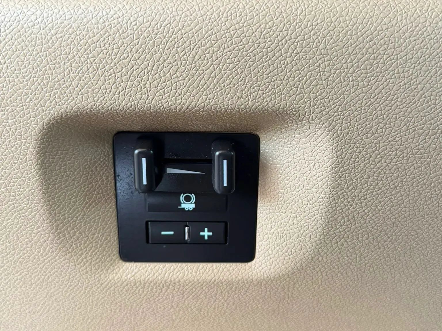 Used 2011 GMC Sierra 2500 Denali AWD/4WD image 15