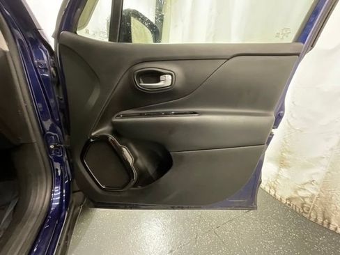 Used 2017 Jeep Renegade Altitude AWD/4WD image 22