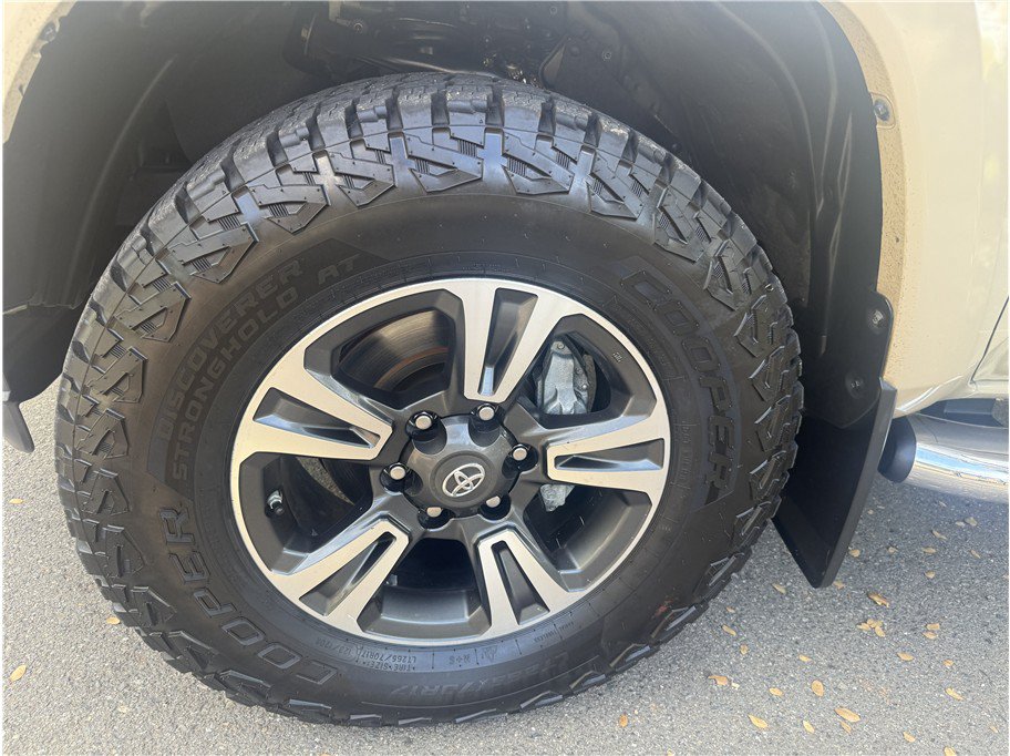 Used 2019 Toyota Tacoma TRD Sport w/ Technology Package AWD/4WD image 13