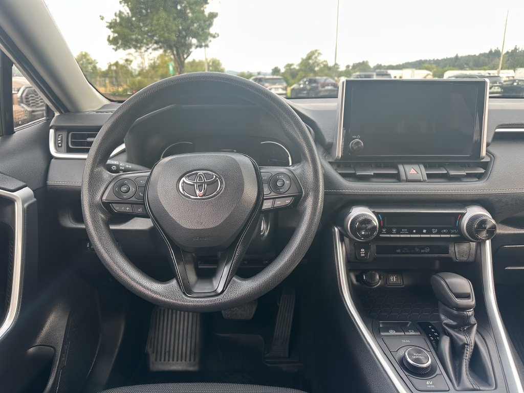 Certified 2023 Toyota RAV4 LE AWD/4WD image 16