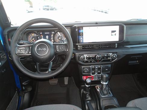 New 2025 Jeep Wrangler Unlimited Rubicon image 13