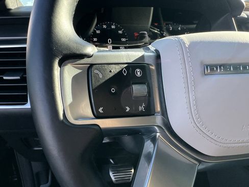 Certified 2024 Land Rover Discovery Metropolitan Edition image 23