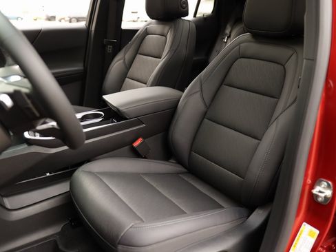 New 2026 Chevrolet Equinox LT w/ Convenience Package II image 24