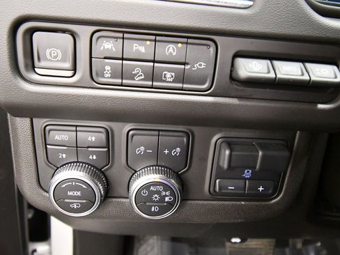 Used 2022 GMC Yukon AT4 image 20