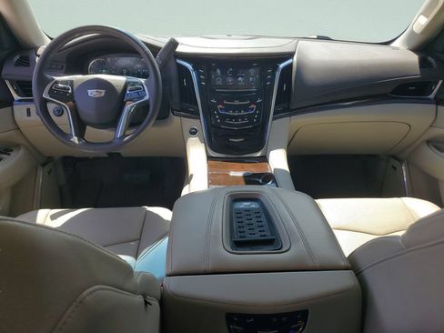 Used 2017 Cadillac Escalade Luxury AWD/4WD image 10