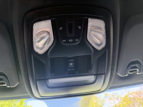 Used 2024 RAM 3500 Tradesman w/ Chrome Appearance Group AWD/4WD image 21