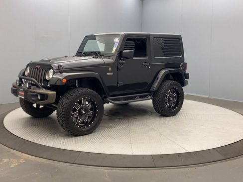 Used 2016 Jeep Wrangler Sahara AWD/4WD image 9