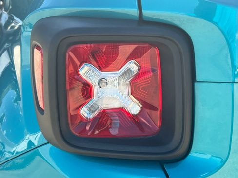 Used 2022 Jeep Renegade Altitude image 15