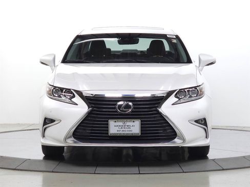 Used 2017 Lexus ES 350 w/ Luxury Package FWD image 2
