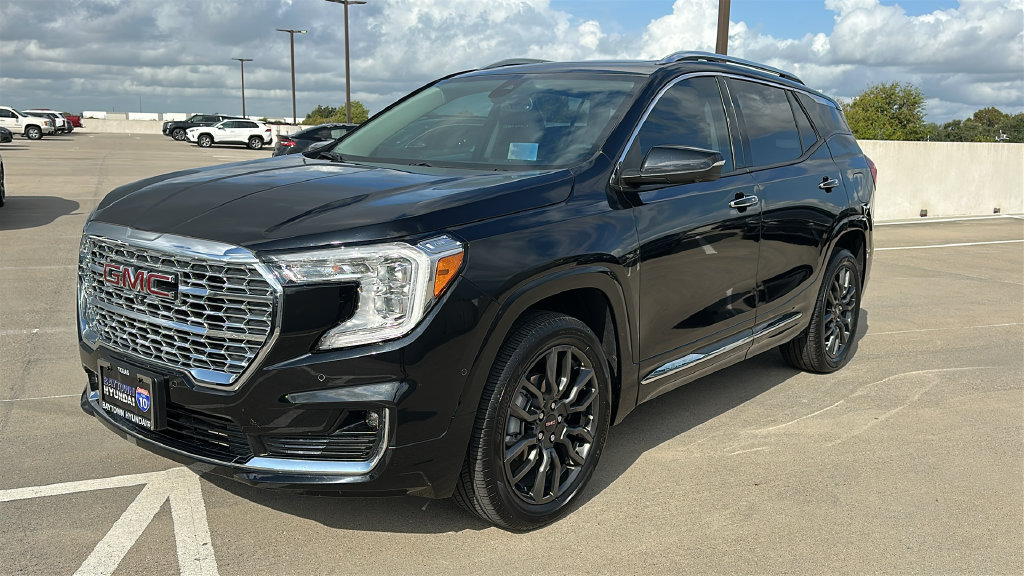 Used 2024 GMC Terrain Denali w/ Black Diamond Edition AWD/4WD image 10