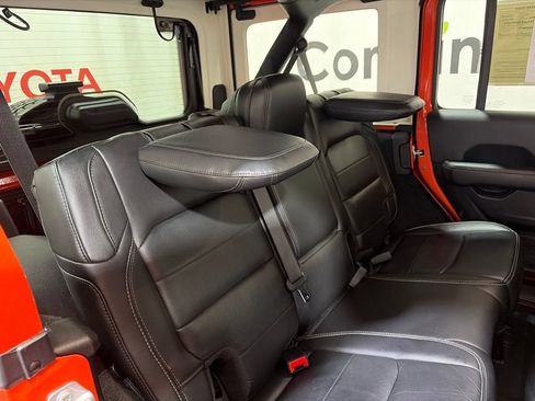Used 2019 Jeep Wrangler Unlimited Sahara w/ Advanced Safety Group AWD/4WD image 18