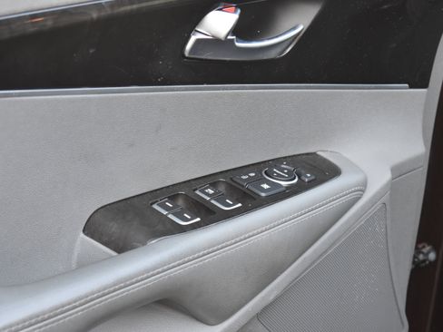 Used 2016 Kia Sorento EX image 24