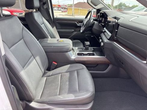 Used 2024 GMC Sierra 1500 SLT w/ SLT Premium Plus Package AWD/4WD image 17
