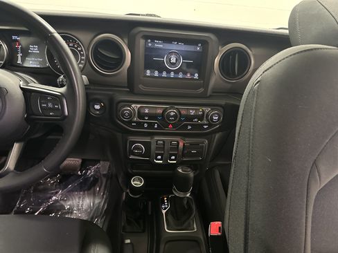 Used 2020 Jeep Wrangler Sport AWD/4WD image 30