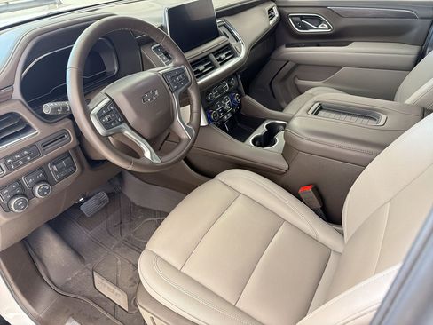 Used 2024 Chevrolet Tahoe Z71 w/ Z71 Off-Road Package AWD/4WD image 4
