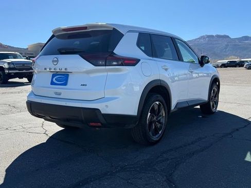 Used 2025 Nissan Rogue SV AWD/4WD image 8
