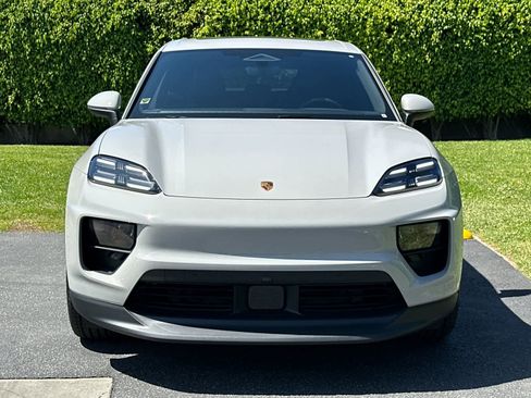 New 2026 Porsche Macan 4 Electric AWD/4WD image 11
