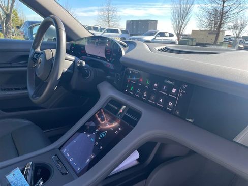 Used 2020 Porsche Taycan 4S w/ Premium Package image 31