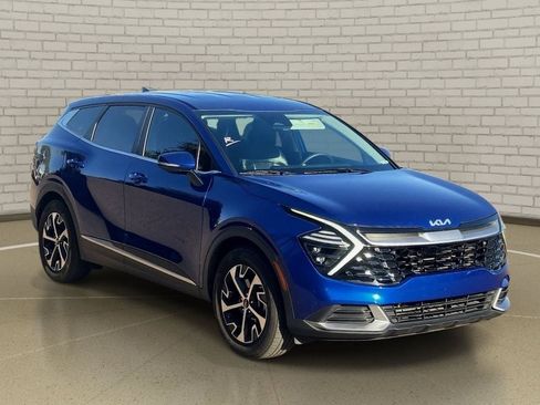 Used 2025 Kia Sportage EX FWD image 3