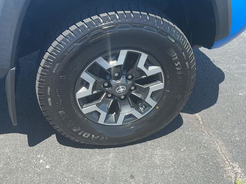 Certified 2020 Toyota Tacoma TRD Off-Road w/ Technology Package AWD/4WD image 5