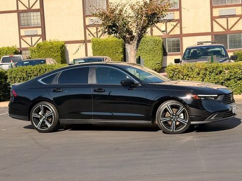 Used 2025 Honda Accord Sport image 4