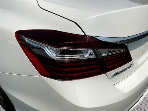 Used 2017 Honda Accord LX image 22