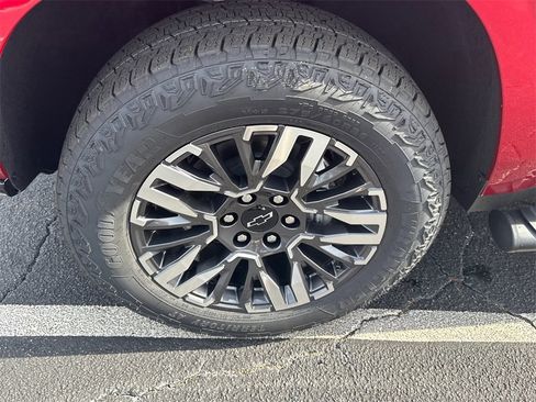 New 2026 Chevrolet Suburban Z71 image 13