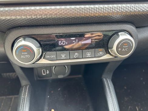 Used 2018 Nissan Kicks SV FWD image 14