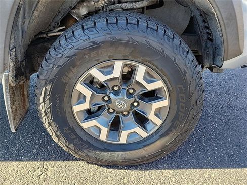 Used 2018 Toyota Tacoma SR image 7