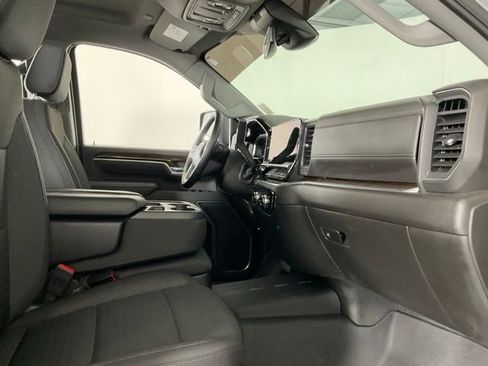 Used 2025 GMC Sierra 2500 SLE w/ SLE Value Package; image 26