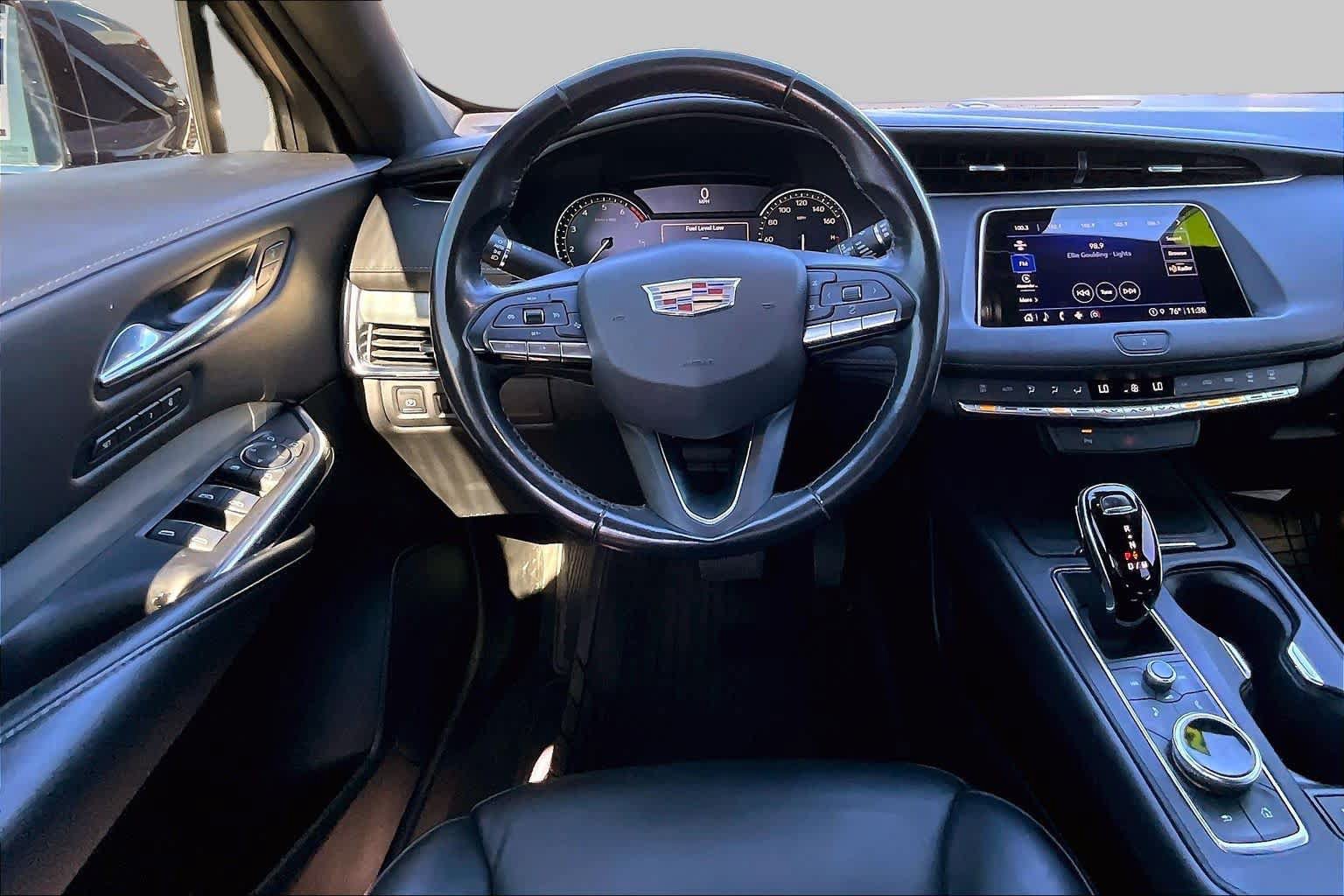 Used 2022 Cadillac XT4 Premium Luxury w/ LPO, ONYX Package FWD image 5