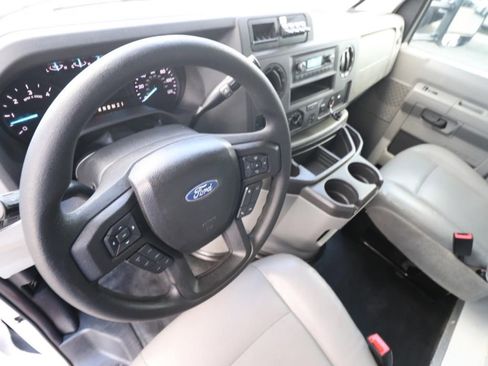 Certified 2022 Ford E-450 and Econoline 450 Super Duty w/ Power Windows & Locks Group image 4