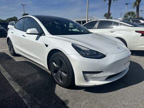 Used 2020 Tesla Model 3 Standard Range Plus image 1