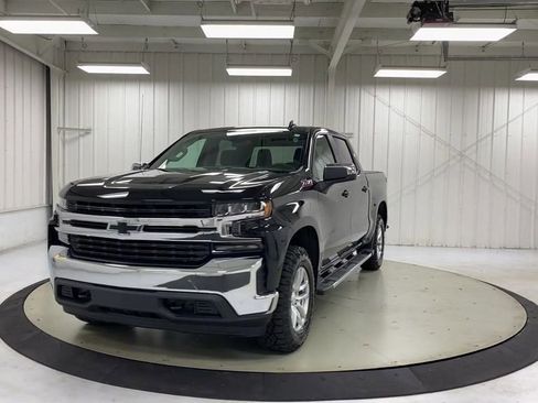 Used 2021 Chevrolet Silverado 1500 LT w/ Diesel Off-Road Package AWD/4WD image 3