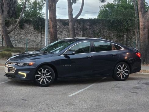 Used 2017 Chevrolet Malibu LT w/ Sport Package FWD image 19