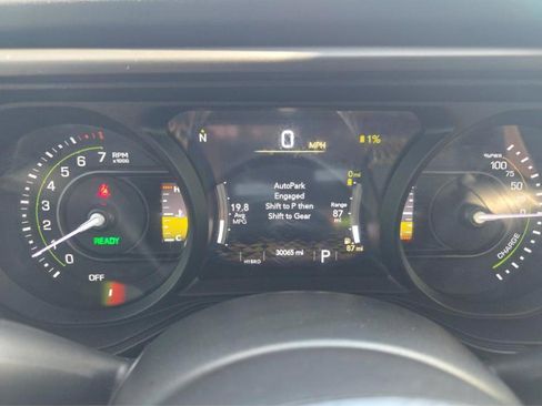 Used 2024 Jeep Wrangler Unlimited Sahara w/ Technology Group AWD/4WD image 18