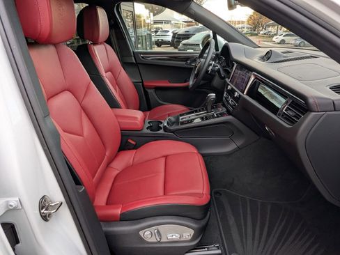 Used 2025 Porsche Macan image 25